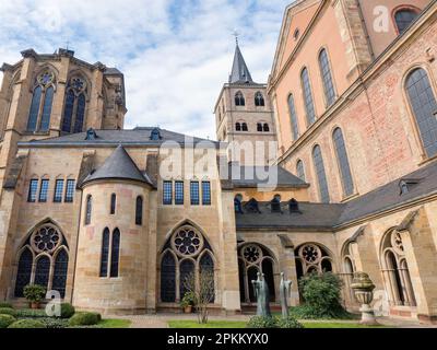Die Kirche unserer Lieben Frau in Trier befindet sich direkt neben der Kathedrale von Trier im Zentrum der Stadt. Zusammen mit der Elisabeth-Kirche in Marburg, Stockfoto
