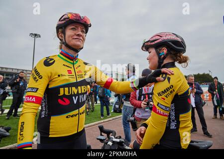 Paris Roubaix Femmes. Ausgabe 3. 8. April 2023 Gewinner Alison Jackson (TIB) CAN 3h42’56‘ 2. Katia Ragusa (LIV) ITA 3. Marthe Truyen (FED) BEL Stockfoto