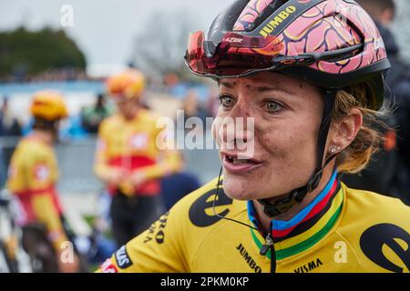 Paris Roubaix Femmes. Ausgabe 3. 8. April 2023 Gewinner Alison Jackson (TIB) CAN 3h42’56‘ 2. Katia Ragusa (LIV) ITA 3. Marthe Truyen (FED) BEL Stockfoto