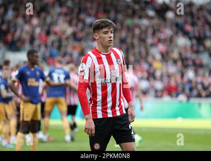 8. April 2023; GTECH Community Stadium, Brentford, London, England; Premier League Football, Brentford gegen Newcastle United; Aaron Hickey von Brentford Stockfoto