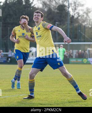 Warrington, Cheshire, England. 8. April 2023 Der Luke Duffy von Warrington feiert sein Tor im Warrington Town Football Club V Aston United Football Club im Cantilever Park im Cantilever Park in der Northern Premier League Premier Division. (Bild: ©Cody Froggatt/Alamy Live News) Stockfoto