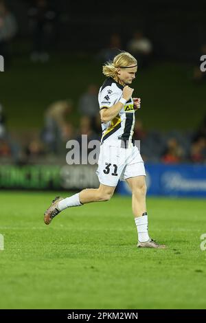 8. April 2023; Campbelltown Stadium, Sydney, NSW, Australien: A-League Fußball, MacArthur FC gegen Western Sydney Wanderers; Lachlan Rose vom MacArthur FC nimmt seine Feldposition ein Stockfoto