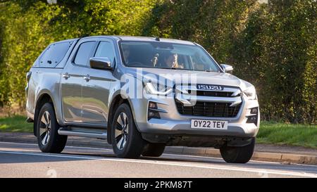 2022 Dieselmotor ISUZU D-MAX DL40 AUTO auf einer englischen Landstraße Stockfoto