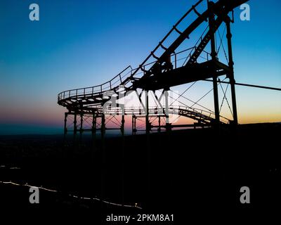 Achterbahn im Mtatsminda Park in Tiflis, Georgia Stockfoto