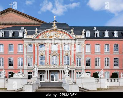 Der deutsche Wahlpalast Kurfürstliches Palais in Trier war die Residenz der Erzbischöfe und Wähler von Trier aus dem 16. Jahrhundert Stockfoto