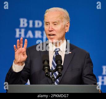 PHILADELPHIA, PA, USA – 3. FEBRUAR 2023: Präsident Joe Biden spricht auf dem Wintertreffen des Demokratischen Nationalkomitees. Stockfoto