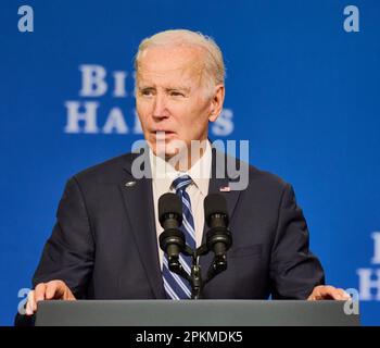 PHILADELPHIA, PA, USA – 3. FEBRUAR 2023: Präsident Joe Biden spricht auf dem Wintertreffen des Demokratischen Nationalkomitees. Stockfoto