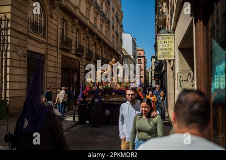 „Semana Santa“-Parade am Heiligen Donnerstag in den Straßen von Saragoza, Spanien Stockfoto