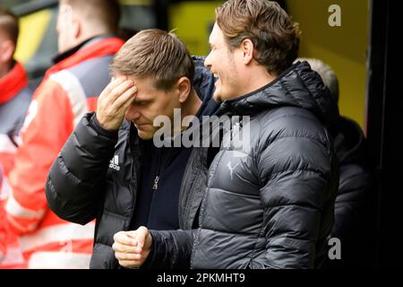 Oliver RUHNERT (links, UB, Manager Profifußball) und Edin TERZIC (Coach, DO) reden miteinander, reden, Unterhaltung, Fußball 1. Bundesliga, 27. Spieltag, Borussia Dortmund (DO) - Union Berlin (UB) 2:1, am 8. April 2023 in Dortmund/Deutschland. Stockfoto