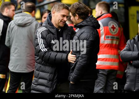 Oliver RUHNERT (links, UB, Manager Profifußball) und Edin TERZIC (Coach, DO) reden miteinander, reden, Unterhaltung, Fußball 1. Bundesliga, 27. Spieltag, Borussia Dortmund (DO) - Union Berlin (UB) 2:1, am 8. April 2023 in Dortmund/Deutschland. Stockfoto