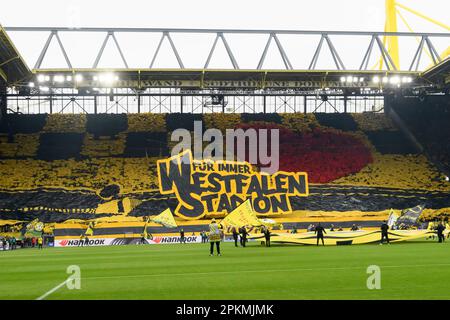 Choreo der Dortmund-Fans auf der Südtribüne vor dem Spiel, Fußball 1. Bundesliga, 27. Spieltag, Borussia Dortmund (DO) - Union Berlin (UB) 2: 1, am 8. April 2023 in Dortmund/Deutschland. Stockfoto
