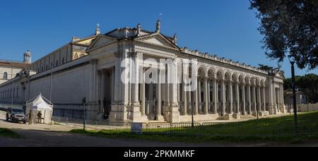 Ostiense, Rom, Italien 8. April 2023: Päpstliche Basilika des Heiligen Paulus vor den Mauern, Kirche in Rom Stockfoto