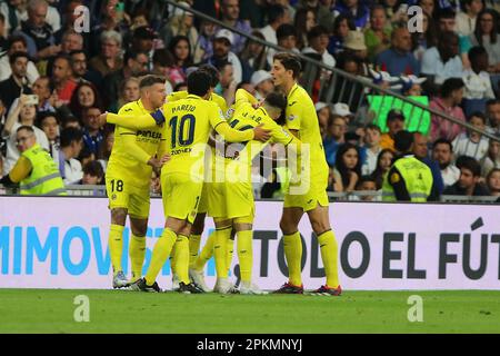 Madrid, Spanien. 01. März 2023. Villareal feiert am 28. April 8 2023 den Spieltag La Liga Real Madrid und das Villareal im Santiago Bernabeu Stadion in Madrid, Spanien. Kredit: Edward F. Peters/Alamy Live News Stockfoto