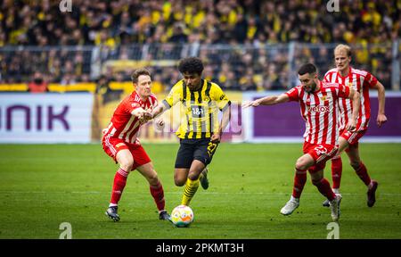 Dortmund, Deutschland. 8. April 2023. Paul Jaeckel von der Union, Karim Adeyemi (BVB), Niko Giesselmann von der Union, Morten Thorsby Borussia Dortmund von der Union - Uni Stockfoto