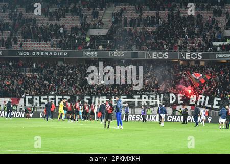 Schön, Frankreich. 08. April 2023. Fans von Nice während des OGC Nice vs Paris Saint Germain (PSG), französisches Fußballspiel Ligue 1 in Nizza, Frankreich, April 08 2023 Kredit: Independent Photo Agency/Alamy Live News Stockfoto