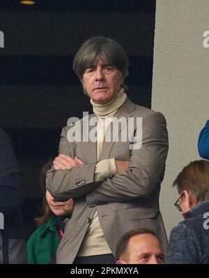 Joachim Jogi Löw, ehemaliger DFB-Cheftrainer, im Spiel SC FREIBURG - FC BAYERN MÜNCHEN 0-1 1. Deutsche Fußballliga am 8. April 2023 in Freiburg. Saison 2022/2023, Spieltag 27, 1. Bundesliga, FCB, BVB, München, 27. Spieltag. © Peter Schatz / Alamy Live News - DFL-VORSCHRIFTEN VERBIETEN DIE VERWENDUNG VON FOTOS als BILDSEQUENZEN und/oder QUASI-VIDEO - Stockfoto