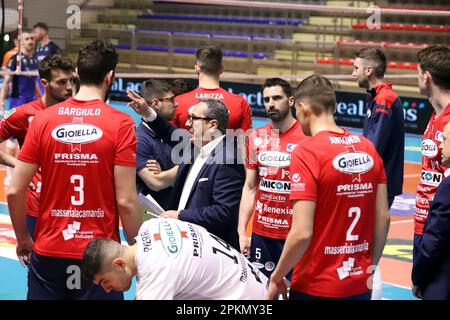 Taranto, Italien. 08. April 2023. Prisma Taranto ist ausgefallen. Play Off 5. Place - Gioiella Prisma Taranto vs Top Volley Cisterna, Volleyball Italian Serie A Men SuperLeague Championship in Taranto, Italien, April 08 2023 Gutschrift: Independent Photo Agency/Alamy Live News Stockfoto