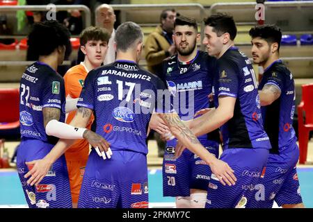 Taranto, Italien. 08. April 2023. Top Volley Cisterna Exultation. Play Off 5. Place - Gioiella Prisma Taranto vs Top Volley Cisterna, Volleyball Italian Serie A Men SuperLeague Championship in Taranto, Italien, April 08 2023 Gutschrift: Independent Photo Agency/Alamy Live News Stockfoto