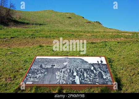 Genauer Ort, an dem General Charles de Gaulle (1890-1970) am 30. März 1947 in Bruneval (seine-Maritime), Frankreich, eine Rede für Kriegsveteranen hielt Stockfoto