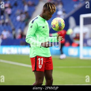 Sabadell, Barcelona, Spanien. 8. April 2023. Barcelona Spanien 08.04.2023 Nico Williams (Athletic Club) zeigt am 08. April 2023 im RCDE-Stadion in Barcelona auf der La Liga Santander zwischen Espanyol und Athletic Club. (Kreditbild: © Xavi Urgeles/ZUMA Press Wire) NUR REDAKTIONELLE VERWENDUNG! Nicht für den kommerziellen GEBRAUCH! Kredit: ZUMA Press, Inc./Alamy Live News Stockfoto