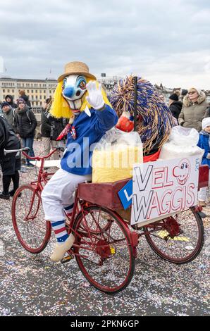 Zwei Waggis auf drei Rädern auf dem Fasnacht Carnival in Basel Schweiz Stockfoto