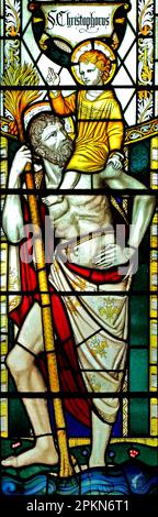 St. Christopher, Kind Jesus auf der Schulter, Wells Near the Sea, Buntglas, Norfolk, viktorianische Fenster aus dem 19. Jahrhundert Stockfoto