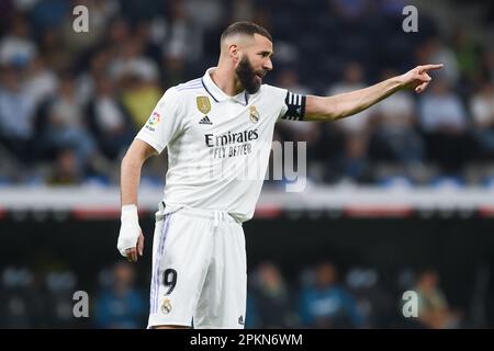 Madrid, Spanien. 8. April 2023. Karim Benzema von Real Madrid reagiert am 8. April 2023 auf das spanische Fußballspiel La Liga zwischen Real Madrid und Villareal CF in Madrid, Spanien. Kredit: Gustavo Valiente/Xinhua/Alamy Live News Stockfoto