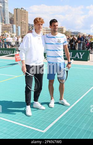 Monaco, Monaco. 09. April 2023. MONACO, Monte Carlo - 08. APRIL: Novak Djokovic mit Jannik Sünner, Ausstellungsveranstaltung vor dem Turnier im Grimaldi Forum, Monaco, Samstag, 08 2023. April in MONACO am 8. April 2023, (Foto und Copyright @ ATP images/Thierry CARPICO (CARPICO Thierry/ATP/SPP) Guthaben: SPP Sport Press Photo. Alamy Live News Stockfoto