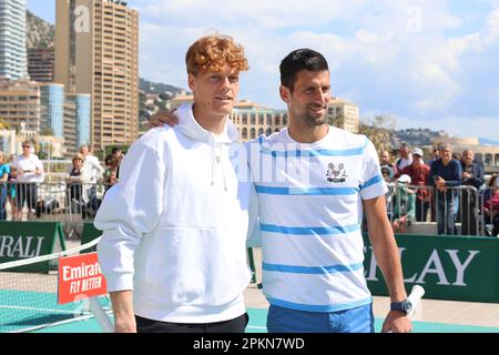 Monaco, Monaco. 09. April 2023. MONACO, Monte Carlo - 08. APRIL: Novak Djokovic mit Jannik Sünner, Ausstellungsveranstaltung vor dem Turnier im Grimaldi Forum, Monaco, Samstag, 08 2023. April in MONACO am 8. April 2023, (Foto und Copyright @ ATP images/Thierry CARPICO (CARPICO Thierry/ATP/SPP) Guthaben: SPP Sport Press Photo. Alamy Live News Stockfoto