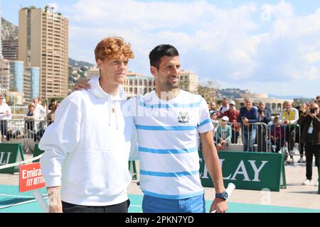 Monaco, Monaco. 09. April 2023. MONACO, Monte Carlo - 08. APRIL: Novak Djokovic mit Jannik Sünner, Ausstellungsveranstaltung vor dem Turnier im Grimaldi Forum, Monaco, Samstag, 08 2023. April in MONACO am 8. April 2023, (Foto und Copyright @ ATP images/Thierry CARPICO (CARPICO Thierry/ATP/SPP) Guthaben: SPP Sport Press Photo. Alamy Live News Stockfoto