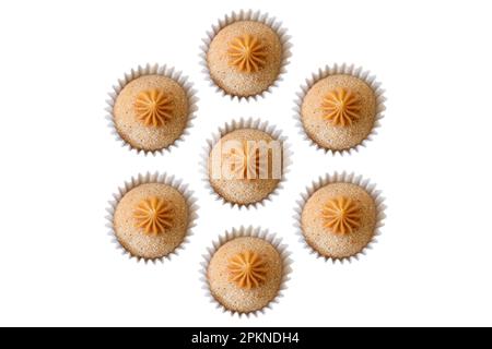 Sieben brasilianische Karamellbällchen mit Churros in einem Kreis Stockfoto