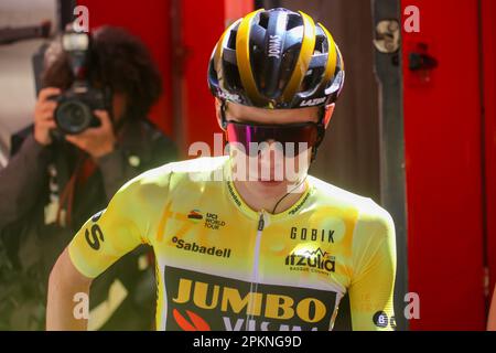 Eibar, Euskadi, Spanien. 8. April 2023. Eibar, Spanien, 08. April 2023: Der Jumbo-Visma-Fahrer Jonas Vingegaard während der 6. Etappe des Baskenlandes Itzulia 2023 mit Start- und Ziellinie in Eibar am 08. April 2023 in Eibar, Spanien. (Kreditbild: © Alberto Brevers/Pacific Press via ZUMA Press Wire) NUR ZUR REDAKTIONELLEN VERWENDUNG! Nicht für den kommerziellen GEBRAUCH! Stockfoto