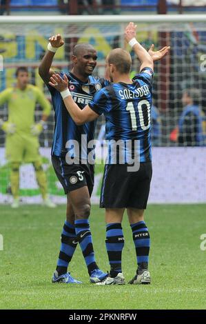 Mailand, Italien, 23/04/2011 : Samuel Eto’o und Wesley Sneijder während des Spiels Inter Lazio Stockfoto