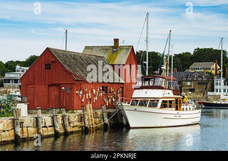 Berühmtes rotes Fischschuhmotiv Nummer 1 im Hafen von Rockport, einem kleinen Fischerdorf in Massachusetts, Essex County, New England, USA Stockfoto