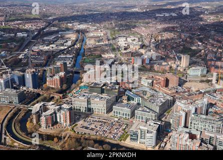 Eine Luftaufnahme des Leeds City Centre, West Yorkshire, Nordengland, Großbritannien, zeigt die neue Büroentwicklung im West End am Wellington Place Stockfoto