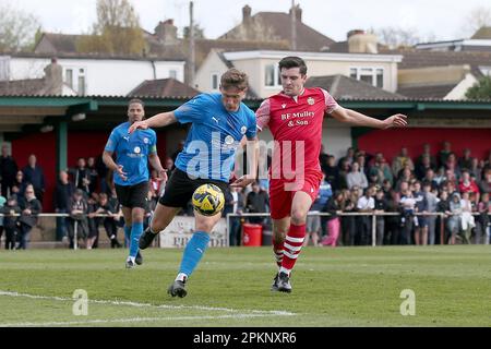 Joe Christou von Hornchurch und Daniel Quick von Billericay während Hornchurch vs Billericay Town, Pitching in Isthmian League Premier Division Football Stockfoto