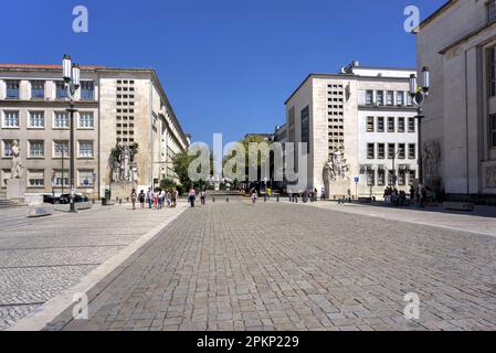 Coimbra, Portugal - 15. August 2022: Außenansicht der Medizinischen Fakultät der Universität Comibra Stockfoto