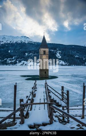 Kirchenturm in Lake Reschen, Graun, Reschen Pass, Vinschgau, Südtirol, Italien, Europa Stockfoto