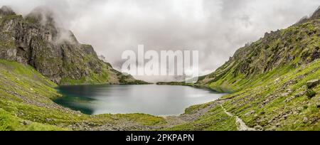 Blake Lake in einem Tal der polnischen Tatra in Zakopane, Polen Stockfoto
