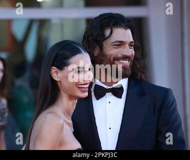 VENEDIG, ITALIEN - SEPTEMBER 06: Francesca Chillemi und Can Yaman besuchen den roten Teppich „Il Signore delle Formiche“ beim Venedig Filmfestival 79. Stockfoto