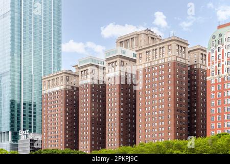 Das Hilton Chicago, an der Michigan Avenue in der South Loop, überblickt Grant Park, Lake Michigan und den Museum Campus. Stockfoto