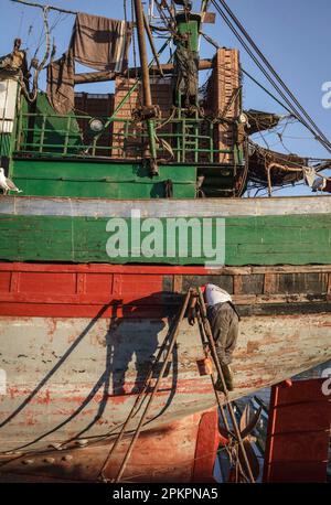 Die Schiffsreparaturwerft im Hafen von Essaouira. Stockfoto