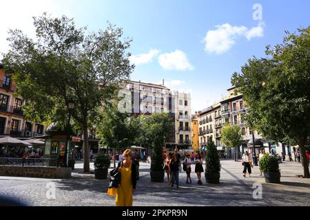 Toledo, Spanien - 6. Oktober 2022: Der Hauptplatz der Altstadt von Toledo, genannt Plaza de Zocodover Stockfoto