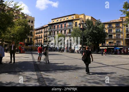 Toledo, Spanien - 6. Oktober 2022: Der Hauptplatz der Altstadt von Toledo, genannt Plaza de Zocodover Stockfoto