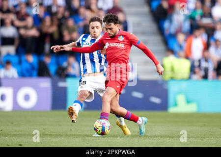 Munir El Haddadi von Getafe CF tritt am 8. April 2023 in der reale Arena in San Sebastian, Spanien, beim Fußballspiel der spanischen Meisterschaft La Liga zwischen Real Sociedad und Getafe CF um den Ball an – Foto: Ricardo Larreina/DPPI/LiveMedia Stockfoto