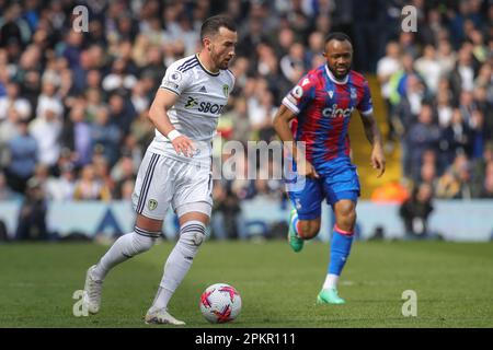 Jack Harrison #11 von Leeds United geht beim Premier League-Spiel Leeds United gegen Crystal Palace in Elland Road, Leeds, Großbritannien, 9. April 2023 mit dem Ball voran (Foto: James Heaton/News Images) Stockfoto