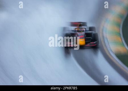 Ayumu Iwasa aus Japan, der im Jahr F2 mit dem DAMS (11) fährt, qualifiziert sich für den australischen Formel-1-Grand Prix. Stockfoto