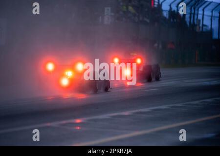 Melbourne, Australien. 31. März 2023. Autos, die während des F2. Quartals beim australischen Formel-1-Grand Prix durch den Regen fahren. (Foto: George Hitchens/SOPA Images/Sipa USA) Guthaben: SIPA USA/Alamy Live News Stockfoto