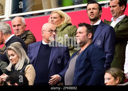 AMSTERDAM - (lr) Ajax Chief Sports Officer Maurits Hendriks und Ajax Commercial Director Menno Geelen während des niederländischen Premier League-Spiels zwischen Ajax Amsterdam und Fortuna Sittard in der Johan Cruijff Arena am 9. April 2023 in Amsterdam, Niederlande. ANP OLAF KRAAK Stockfoto