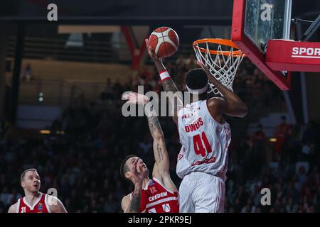 Varese, Italien. 08. April 2023. Tariq Owens #41 von Pallacanestro Varese OpenJobMetis in Aktion während der LBA Lega Basket Ein reguläres Saisonspiel 2022/23 zwischen Pallacanestro Varese OpenJobMetis und Unahotels Reggio Emilia in Palasport Lino Oldrini. Endstand: Varese 81:85 Reggiana. Kredit: SOPA Images Limited/Alamy Live News Stockfoto